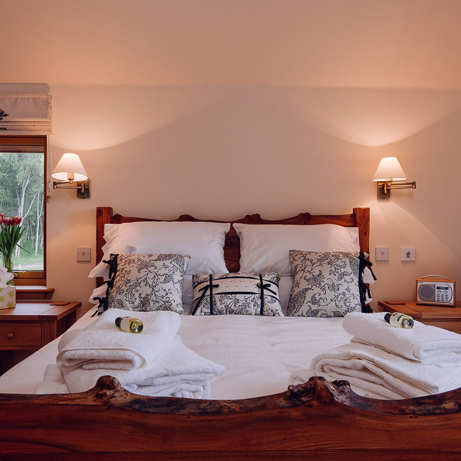Luxury king-sized bedroom, 5 star Lodge near Inverness